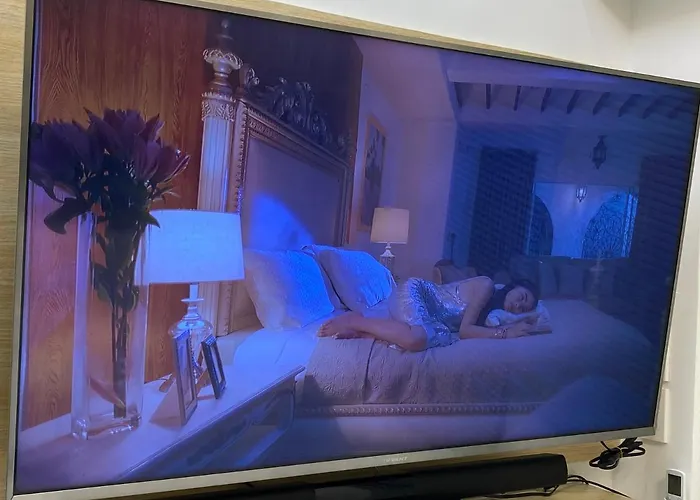 Victoria Sports Kamuning 70mbps Wi-fi, Netflix Etc Apartahotel Manila
